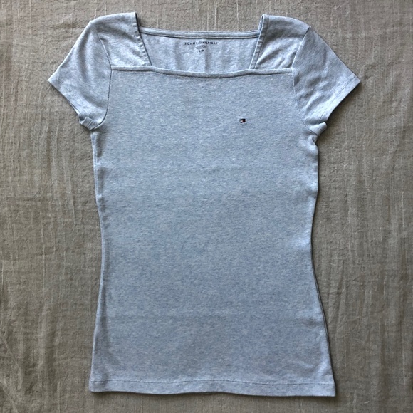 Tommy Hilfiger t-shirt. - Picture 1 of 1
